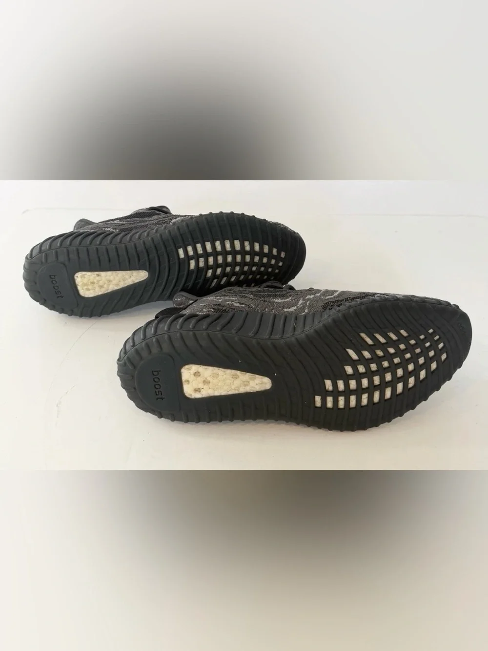 Adidas Yeezy Boost 350 V2 MX Dark Salt Mens  Size 11.5 Gray Black Lace Athletic